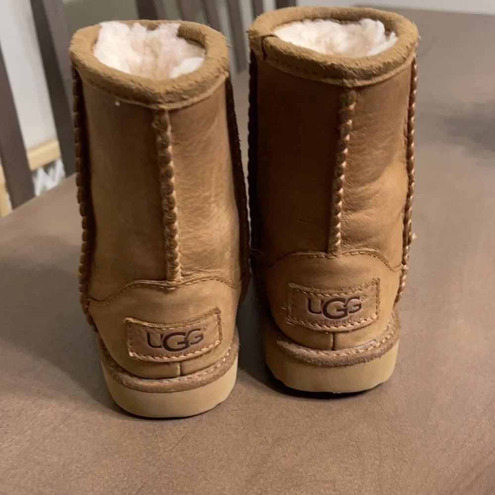 UGG Kids Chestnut Short Shearling Boots